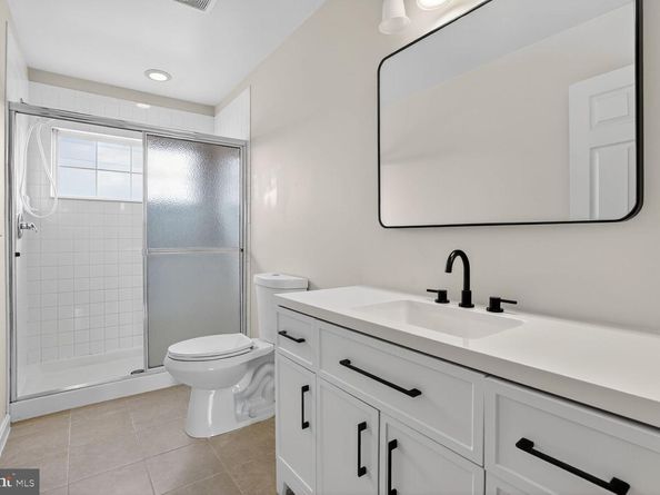 22976 Fontwell Square, Sterling VA 20166