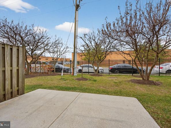 22976 Fontwell Square, Sterling VA 20166