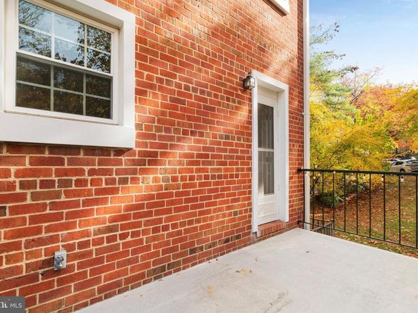 4614 28TH Road S B, Arlington VA 22206