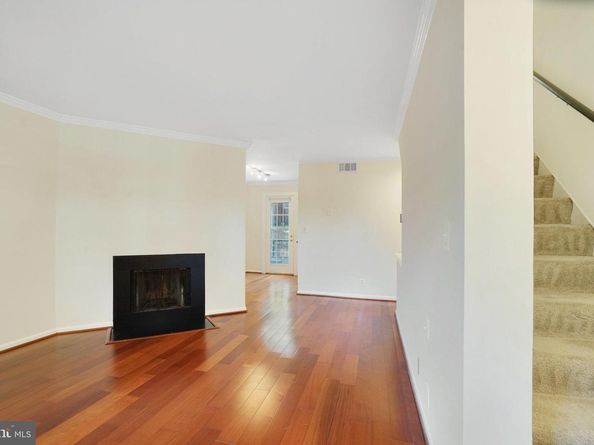 4614 28TH Road S B, Arlington VA 22206