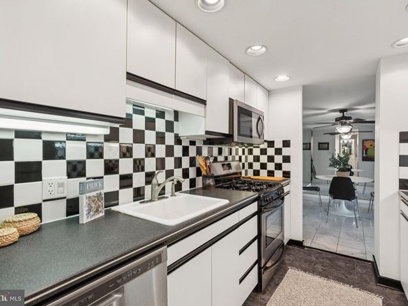 604 S Washington Square 105, Philadelphia PA 19106