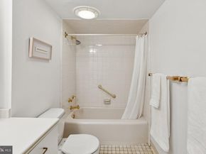 604 S Washington Square 105, Philadelphia PA 19106