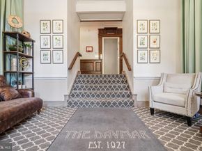 18 9TH Street NE 302, Washington DC 20002