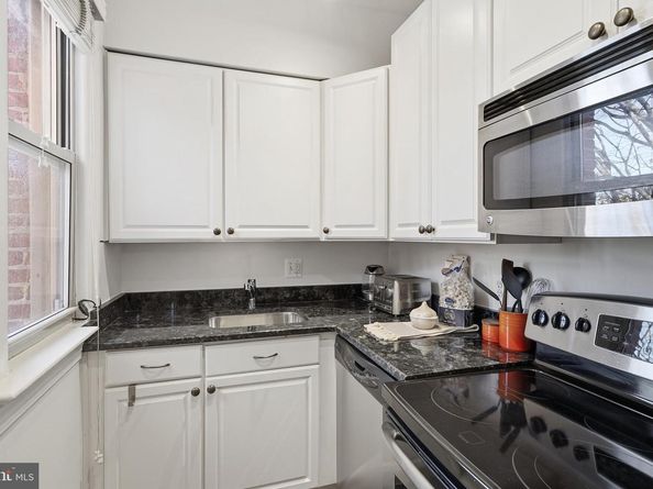 18 9TH Street NE 302, Washington DC 20002