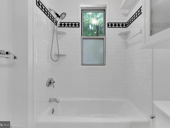 18 9TH Street NE 302, Washington DC 20002