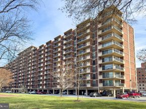 1300 Army Navy Drive 124, Arlington VA 22202