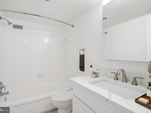 1300 Army Navy Drive 124, Arlington VA 22202