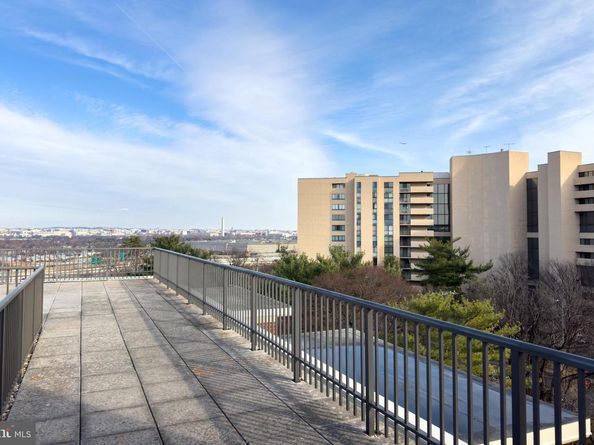 1300 Army Navy Drive 124, Arlington VA 22202