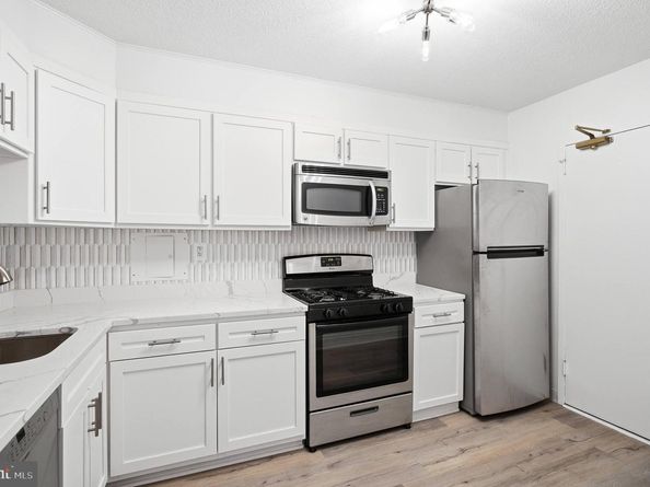 1300 Army Navy Drive 124, Arlington VA 22202