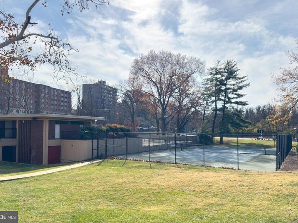 1300 Army Navy Drive 124, Arlington VA 22202