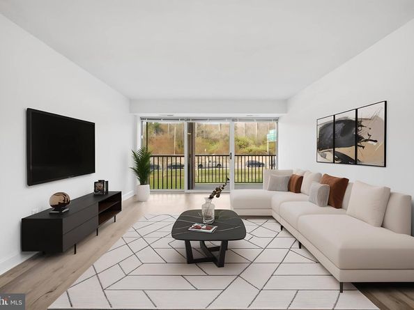 1300 Army Navy Drive 124, Arlington VA 22202