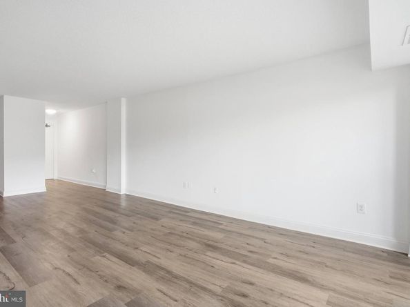 1300 Army Navy Drive 124, Arlington VA 22202