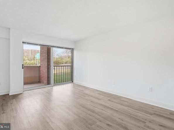 1300 Army Navy Drive 124, Arlington VA 22202