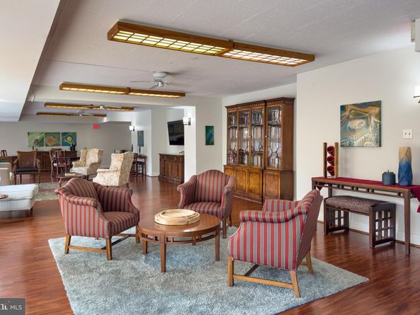 1300 Army Navy Drive 124, Arlington VA 22202