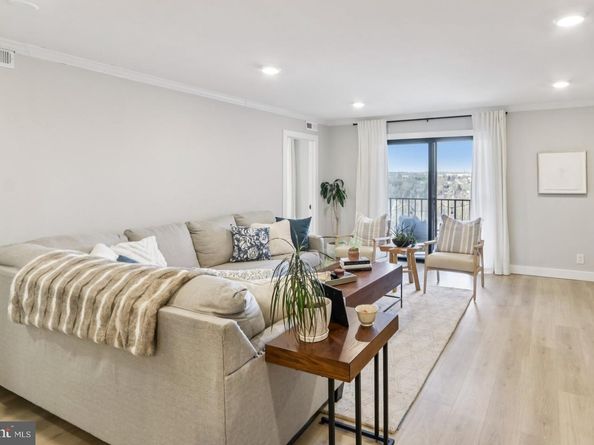 21033 Valley Forge Circle 1033, King Of Prussia PA 19406