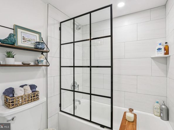 21033 Valley Forge Circle 1033, King Of Prussia PA 19406