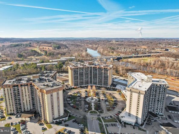 21033 Valley Forge Circle 1033, King Of Prussia PA 19406