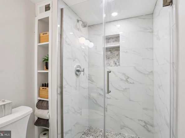 21033 Valley Forge Circle 1033, King Of Prussia PA 19406