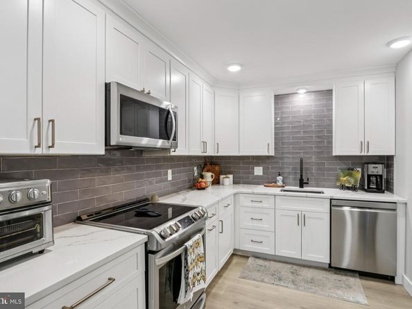 21033 Valley Forge Circle 1033, King Of Prussia PA 19406