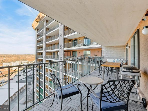 21033 Valley Forge Circle 1033, King Of Prussia PA 19406