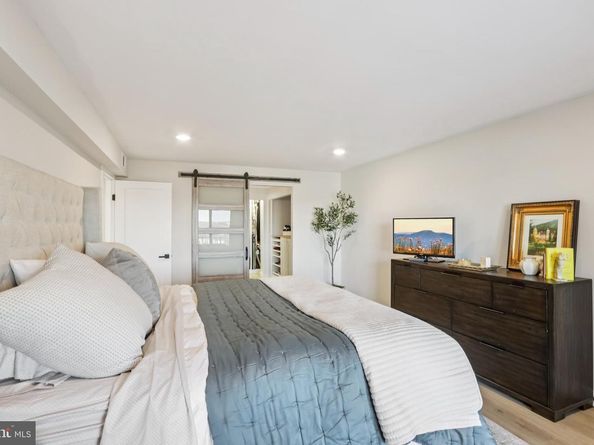 21033 Valley Forge Circle 1033, King Of Prussia PA 19406