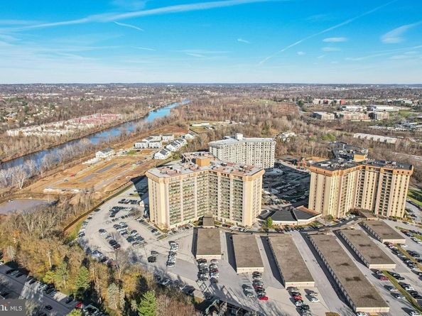 21033 Valley Forge Circle 1033, King Of Prussia PA 19406