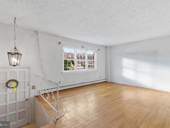 3549 Chalfont Drive, Philadelphia PA 19154