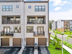 12921 Sunrise Ridge Alley 69, Herndon VA 20171