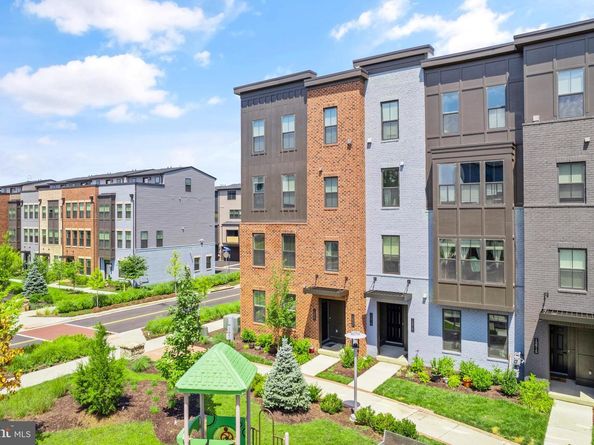 12921 Sunrise Ridge Alley 69, Herndon VA 20171