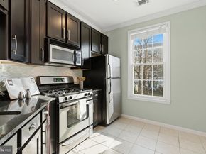 2465 Army Navy Drive 1211, Arlington VA 22206