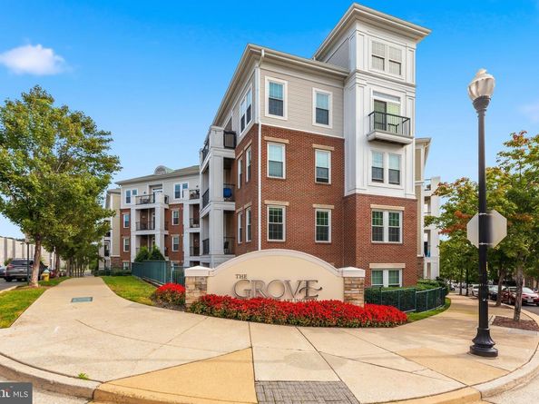 2465 Army Navy Drive 1211, Arlington VA 22206