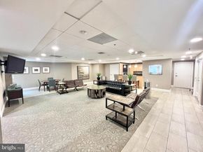 1020 N Highland Street 221, Arlington VA 22201