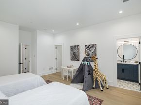2324 Sansom Street, Philadelphia PA 19103