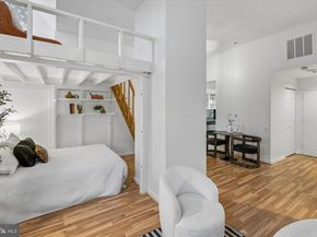 315 New Street 111, Philadelphia PA 19106