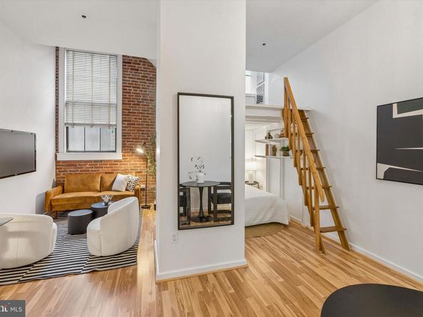 315 New Street 111, Philadelphia PA 19106