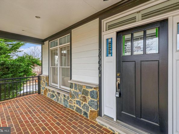2500 12TH Street N, Arlington VA 22201