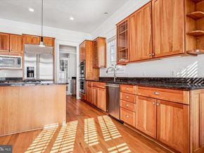 2500 12TH Street N, Arlington VA 22201