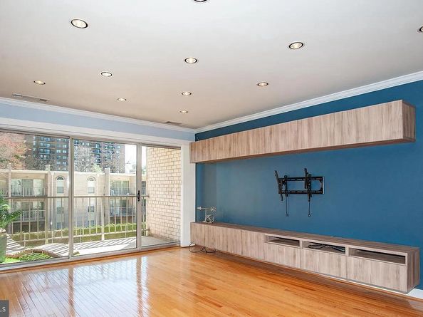 31 Canterbury Square 301, Alexandria VA 22304