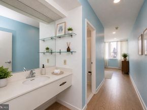 1100 Vine Street 1105, Philadelphia PA 19107