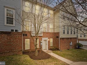 8065 Nicosh Circle Lane 55, Falls Church VA 22042