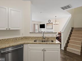 8065 Nicosh Circle Lane 55, Falls Church VA 22042