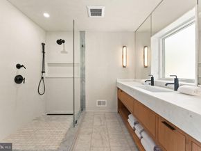 21 Overbeck Alley NE, Washington DC 20002