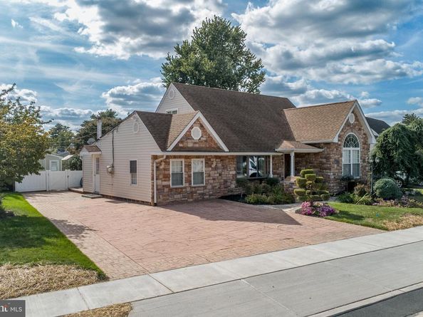 23 Misty Pine Road, Levittown PA 19056