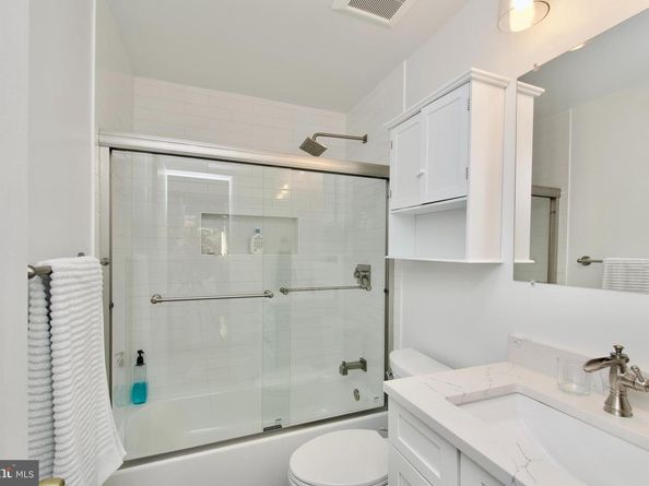 2204 S Quincy Street 1, Arlington VA 22204