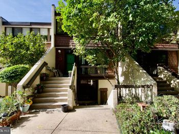 2204 S Quincy Street