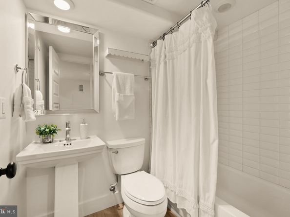 1739 D Street NE, Washington DC 20002