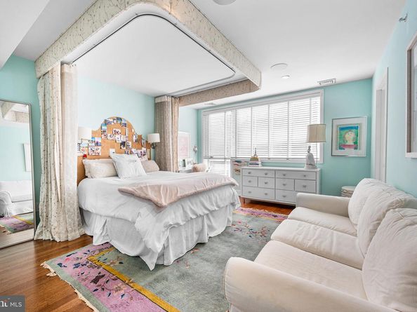 136 N 22nd Street, Philadelphia PA 19103