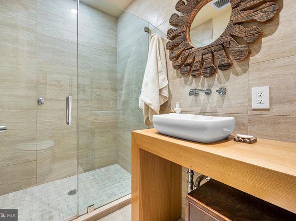 136 N 22nd Street, Philadelphia PA 19103