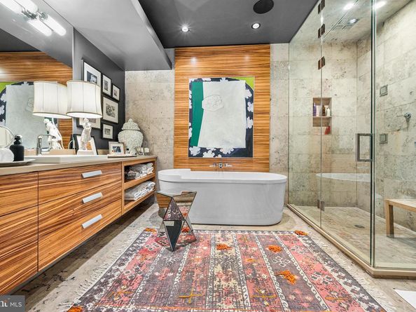 136 N 22nd Street, Philadelphia PA 19103