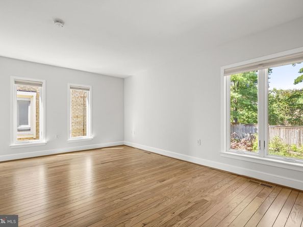 4297 Embassy Park Drive NW, Washington DC 20016